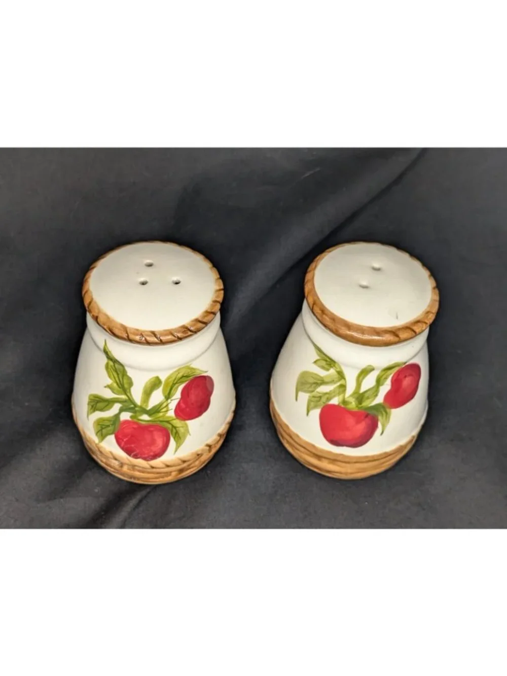 Alco Industries Apple Weave Basket Theme Salt & Pepper Shaker Grannycore